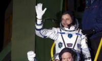 طاقم أمريكي روسي يصل إلى محطة الفضاء الدولية لمهمة مدتها عام